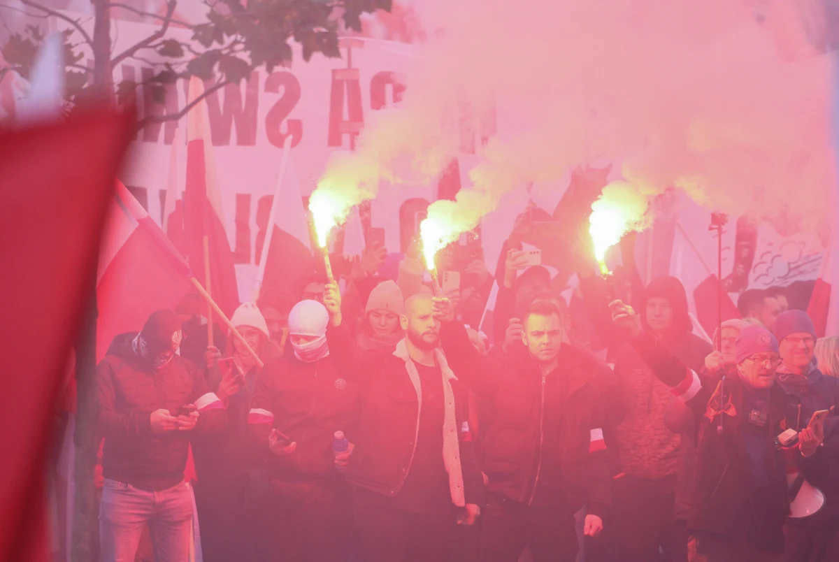 W trakcie tegorocznego Marszu Niepodległości w Warszawie nie odnotowano poważnych incydentów. Policja zwróciła uwagę na skuteczność działań prewencyjnych oraz współpracę służb odpowiedzialnych za bezpieczeństwo. "Zabezpieczyliśmy ponad 820 różnego rodzaju środków pirotechnicznych" - zwrócił uwagę rzecznik stołecznej policji mł. insp. Robert Szumiata.