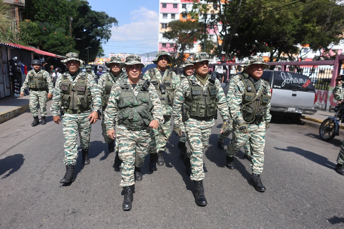 Wenezuelski rząd Nicolasa Maduro rozważa dwa warianty odpowiedzi na wypadek ataku USA - podała we wtorek agencja Reutera, powołując się na anonimowe źródła i dokumenty. "Nie przetrwalibyśmy dwóch godzin wojny konwencjonalnej" - ocenił jeden z rozmówców agencji. 