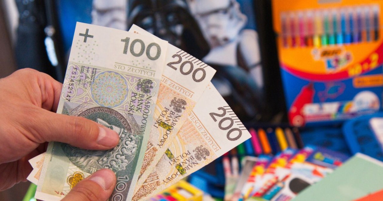 Bon szkolny, stypendium, zasiłek. Wsparcie przed początkiem roku szkolnego