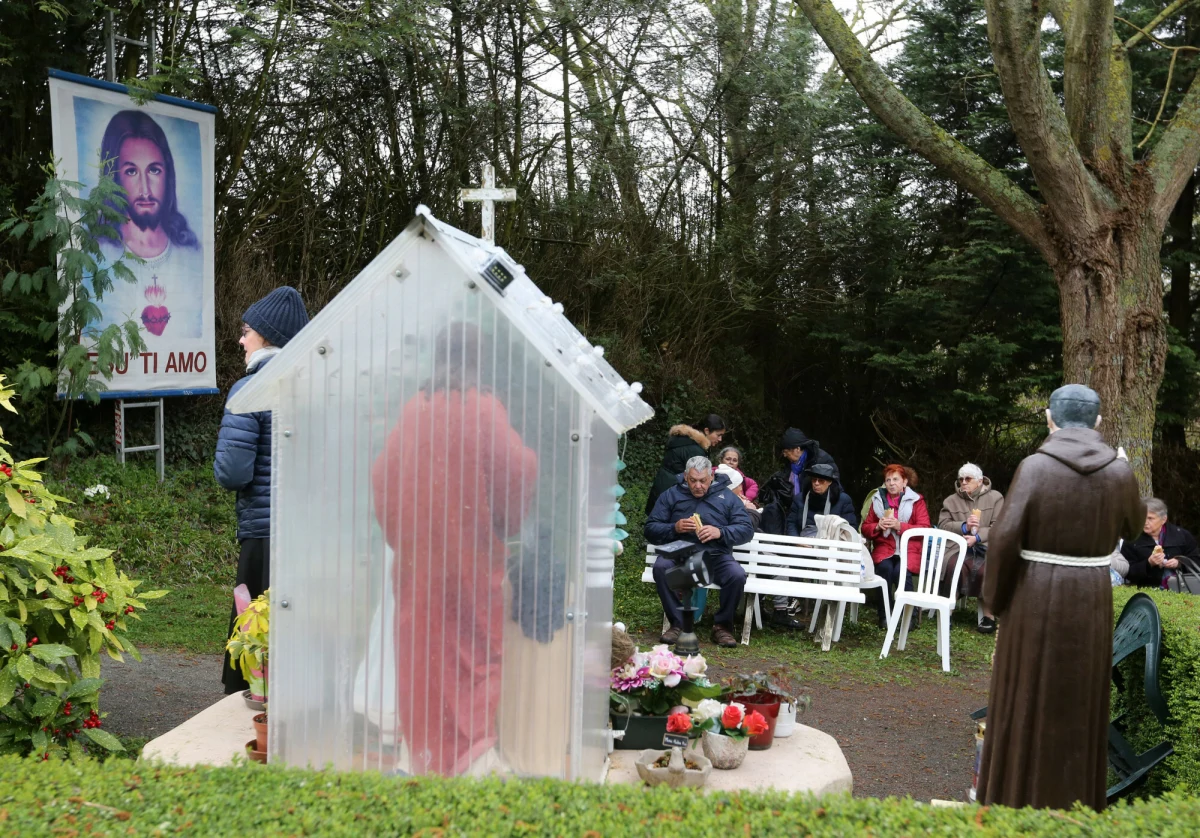 Watykan oficjalnie odrzucił historie o rzekomych objawieniach Jezusa w niewielkim miasteczku Dozulé w Normandii. Najwyższy urząd doktrynalny Kościoła, działając na polecenie papieża Leona XIV, wydał stanowczą instrukcję, w której podkreśla, że doniesienia o objawieniach Jezusa w tej francuskiej miejscowości nie mają podstaw teologicznych i nie powinny być uznawane przez 1,4 miliarda katolików na całym świecie.
