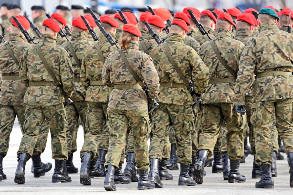 Polska ma inną specyfikę niż inne państwa, u nas nie brakuje chętnych do wojska - powiedział szef MON Władysław Kosiniak-Kamysz. Powszechne i dobrowolne szkolenia wojskowe to obecnie lepsze rozwiązanie niż powszechny pobór do wojska - podkreślił wicepremier.