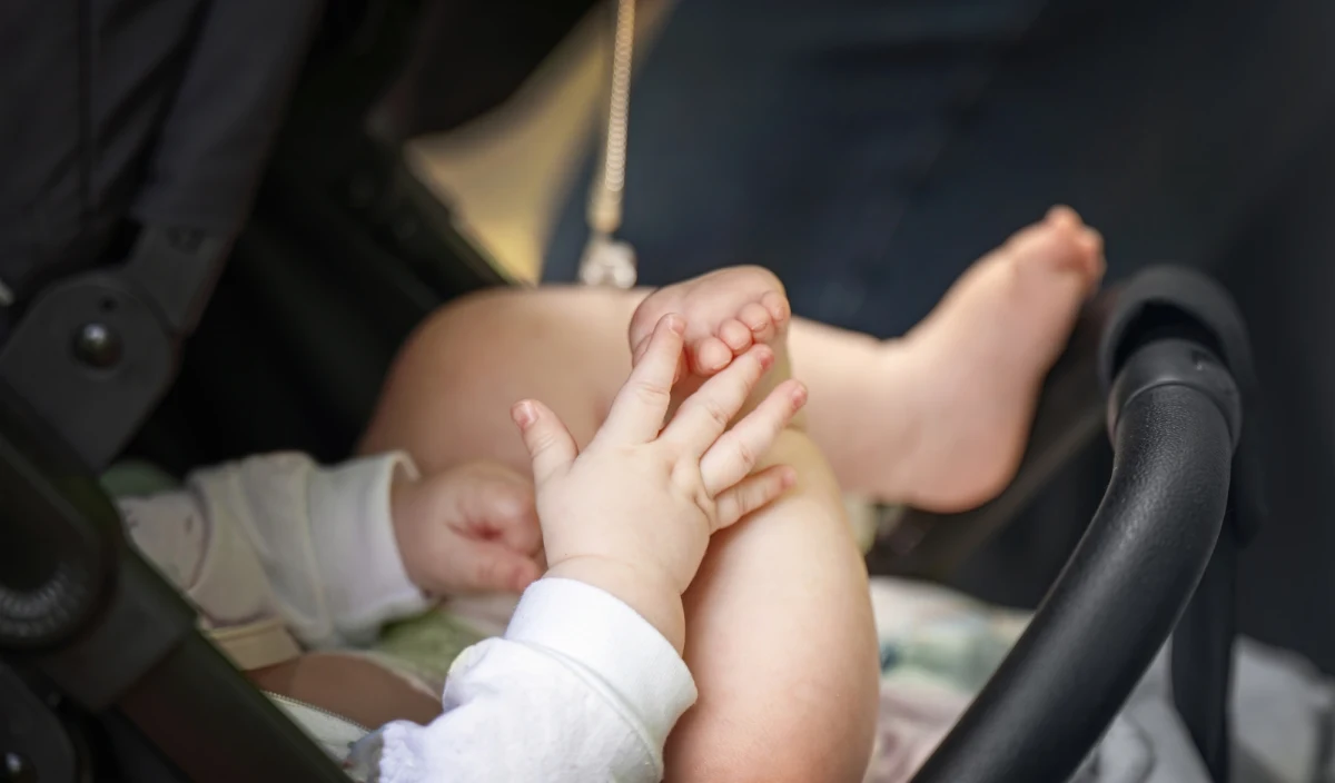 Starzenie się społeczeństwa, rekordowo niska dzietność oraz rosnąca liczba imigrantów - to główne wyzwania, z jakimi mierzy się obecnie Polska. Najnowszy raport Rządowej Rady Ludnościowej pokazuje, że sytuacja demograficzna kraju pogarsza się, a skutki tych zmian będą odczuwalne przez kolejne dekady.