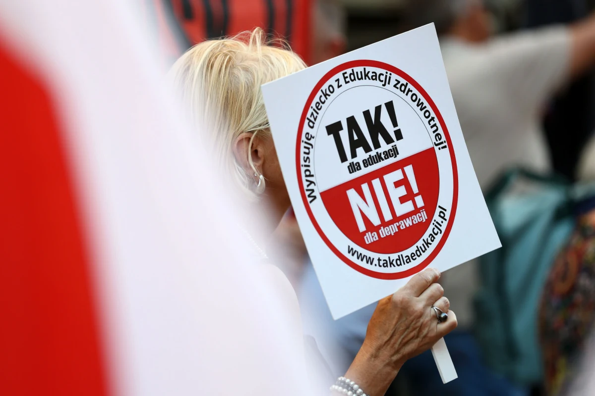 Ilu uczniów bierze udział w zajęciach z edukacji zdrowotnej? Resort edukacji w końcu opublikował szczegółowe dane w tej sprawie. Wyniki nie są imponujące i pokazują, że wdrożenie nowego przedmiotu trudno uznać za sukces. 