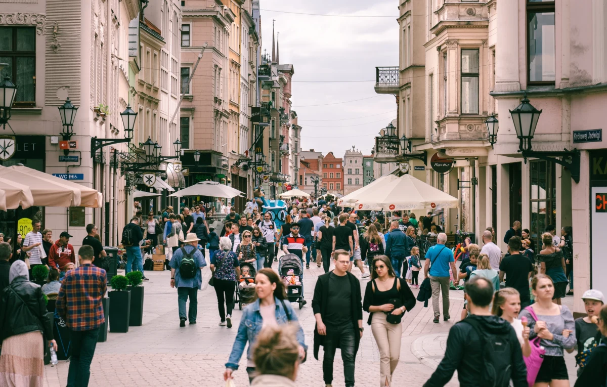 Miesięczny Indeks Koniunktury w listopadzie wyniósł 108,5 pkt. - to drugi miesiąc z rzędu powyżej poziomu 100 pkt., co oznacza optymizm wśród polskich firm. "W przyszłości przedsiębiorcy mogą spodziewać się dobrej sytuacji gospodarczej. Od czterech lat nie mieliśmy tak wysokiego wyniku" - twierdzi ekonomista Marcin Rychlak z Uniwersytetu Ekonomicznego w Krakowie, gość Radia RMF24. Które sektory napędzają gospodarkę i jakie wyzwania stoją przed przedsiębiorcami?