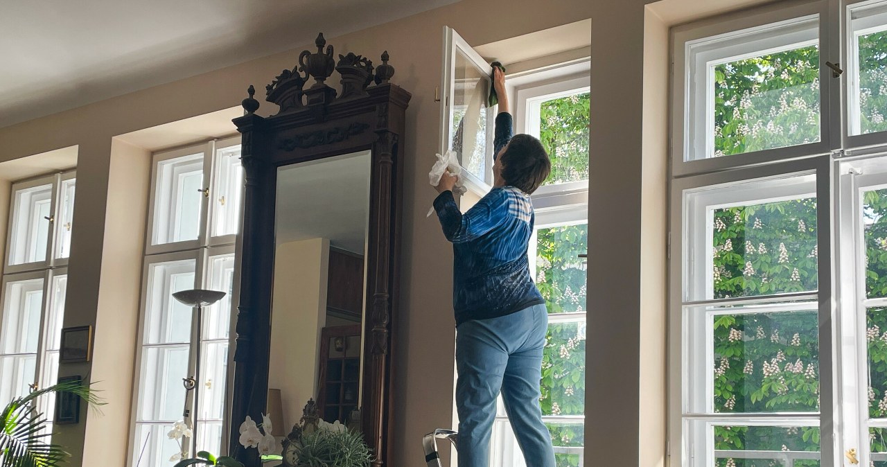 90 zł za lodówkę i 150 zł za łazienkę. Za półdarmo nikt już nie sprząta