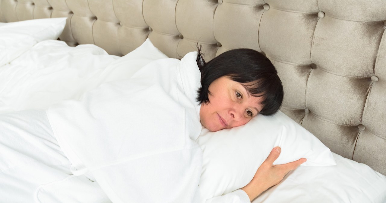 Nie możesz zasnąć? Zobacz, czego lepiej nie jeść po godzinie 19