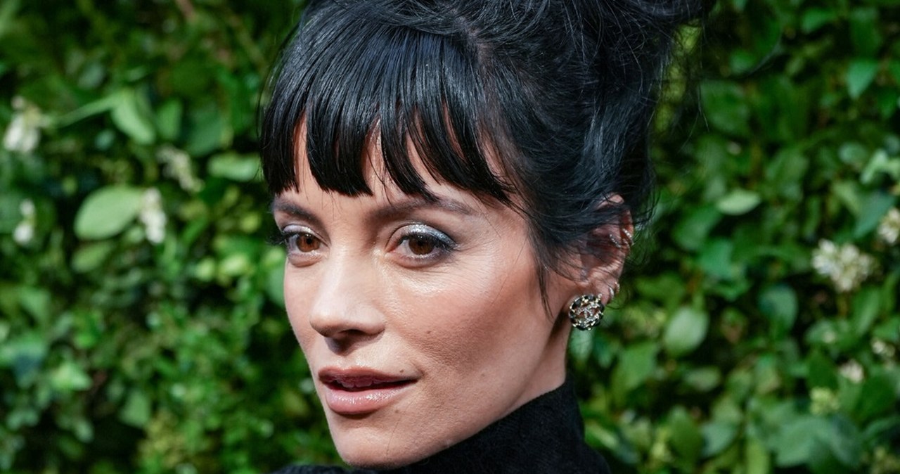 Przyciągała wzrok w prześwitującej kreacji. Idealna "suknia zemsty"?