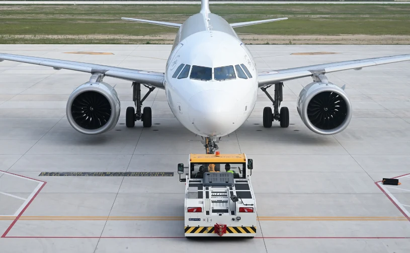 Uchodźcy utknęli na pokładzie samolotu. "Celowe działanie"