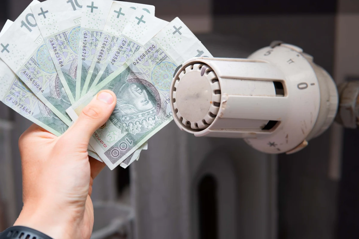 Mimo porażki w Parlamencie Europejskim Warszawa nie składa broni w sprawie opóźnienia o trzy lata ETS2, czyli kontrowersyjnej opłaty od ogrzewania mieszkań i tankowania paliw. Przegrana w PE "zamyka jedną z możliwości, ale nie całą sprawę" - mówi wiceminister klimatu Krzysztof Bolesta w rozmowie z korespondentką RMF FM w Brukseli.