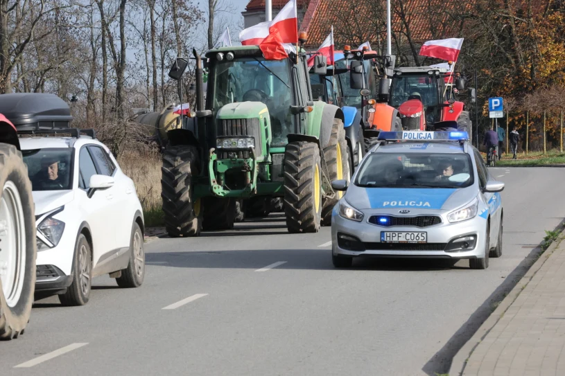 Traktory wyjechały na polskie drogi. Rolnicy domagają się rozmów z ministrem