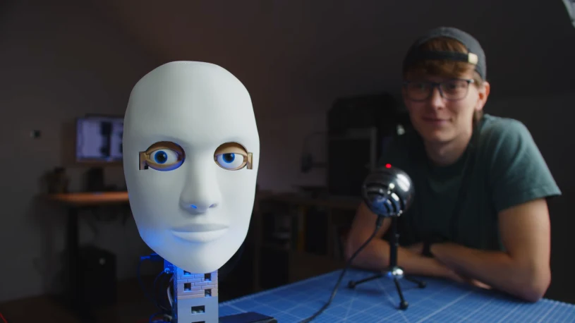 Polski Arystoteles z AI. Nikodem Bartnik pyta robota o sens życia