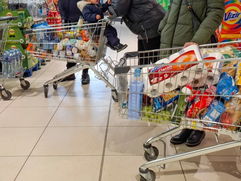 Trzy pracujące niedziele za wolną Wigilię? Pracownicy handlu się pieklą