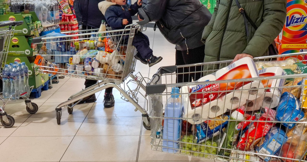 Trzy pracujące niedziele za wolną Wigilię? Pracownicy handlu się pieklą