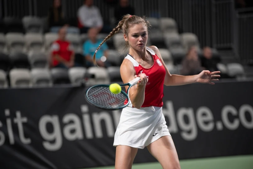 Polki musiały sobie radzić bez Świątek. Mistrzyni US Open ograna w debiucie