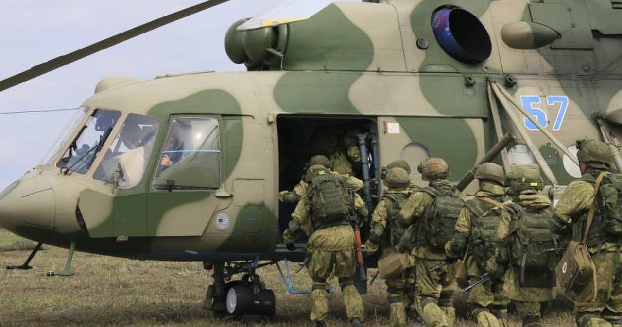 Rosyjski desant i wzięcie jeńców. Manewry przy polskiej granicy