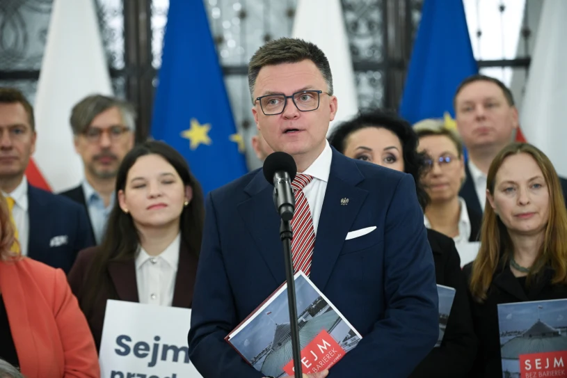 Podpisy Szymona Hołowni pod lupą. Jest decyzja prokuratury