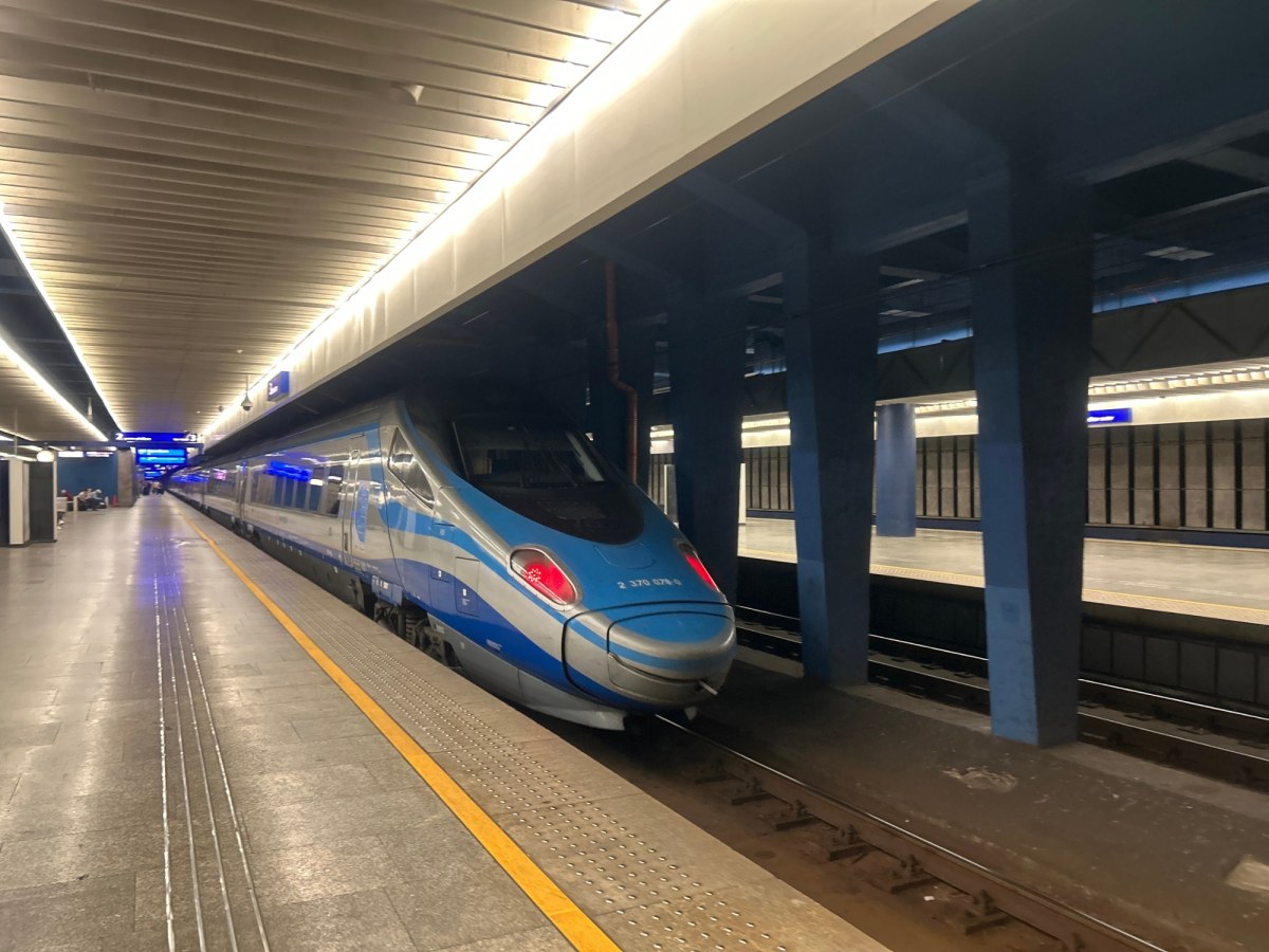 Warszawa: Pociągi wracają na Dworzec Centralny