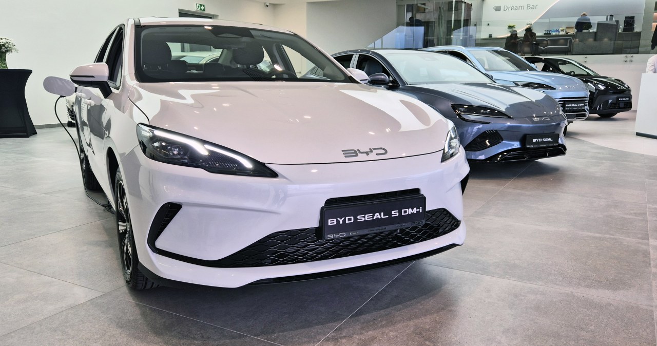 Chińska motoryzacja hamuje. BYD sprzedaje mniej i ogranicza produkcję