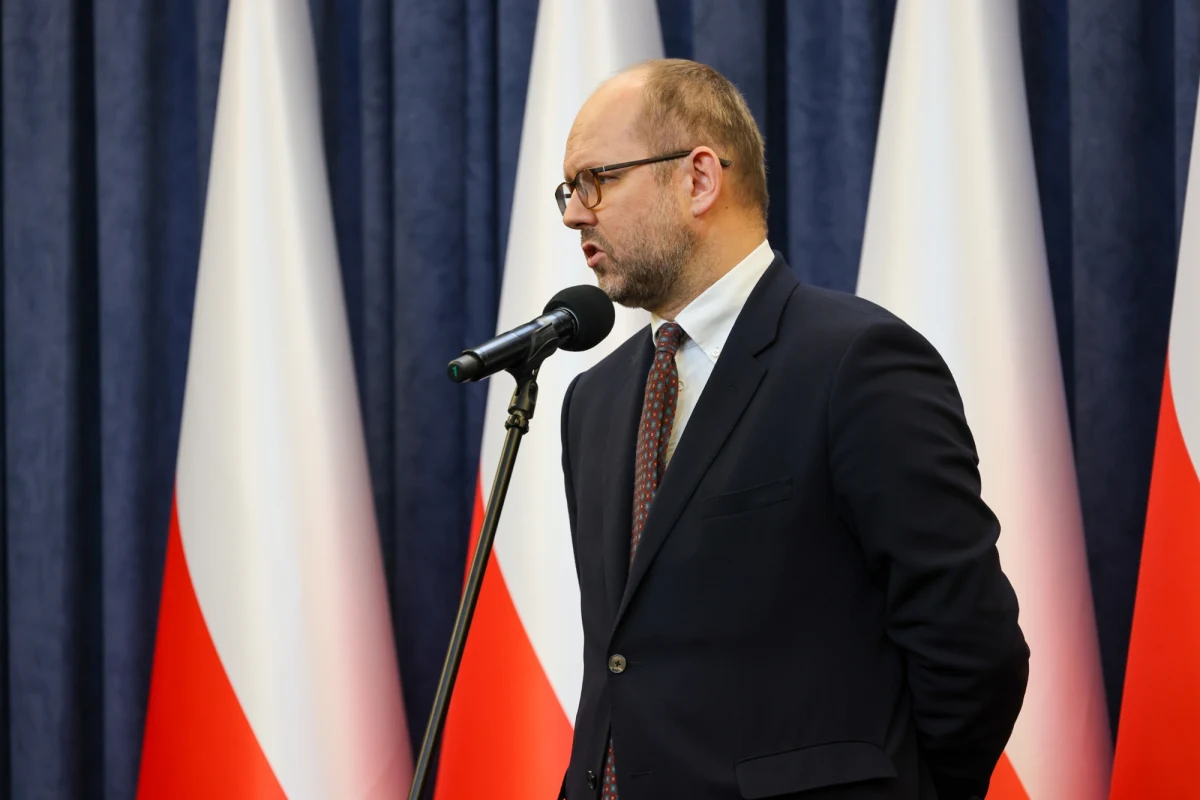 Raport o stratach wojennych istnieje i będzie wpływał na kształt relacji polsko-niemieckich, dopóki Niemcy nie rozliczą się w pełni ze zbrodni i zniszczeń w Polsce - stwierdził szef prezydenckiego Biura Polityki Międzynarodowej Marcin Przydacz w reakcji na wpis ambasadora Niemiec w Polsce Miguela Bergera.