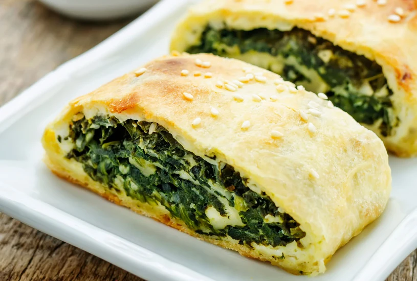 Genialny przepis na roladę szpinakową. Można się zajadać