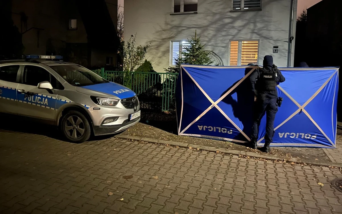Kolejne dwie osoby zatrzymali poznańscy policjanci w związku ze znalezieniem ciała 45-latka przy ul. Rysia w Poznaniu - informuje reporter RMF FM Beniamin Kubiak-Piłat. W sumie funkcjonariusze zatrzymali już cztery osoby. 