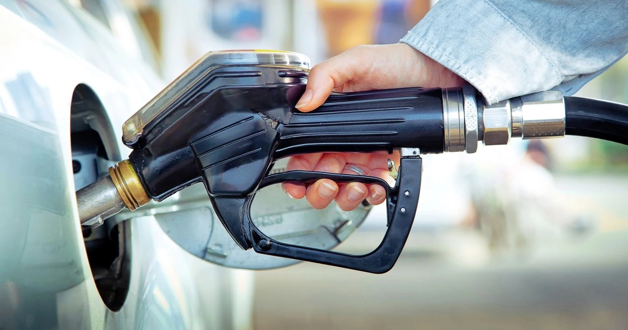 Prezenty dla kierowców. W grudniu stanieją benzyna, diesel i autogaz