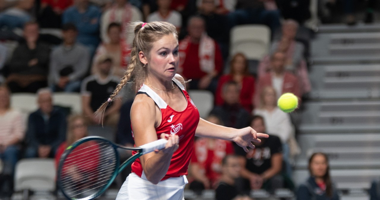 Deklasacja w meczu polskiej debiutantki na BJK Cup. Teraz czas na Świątek