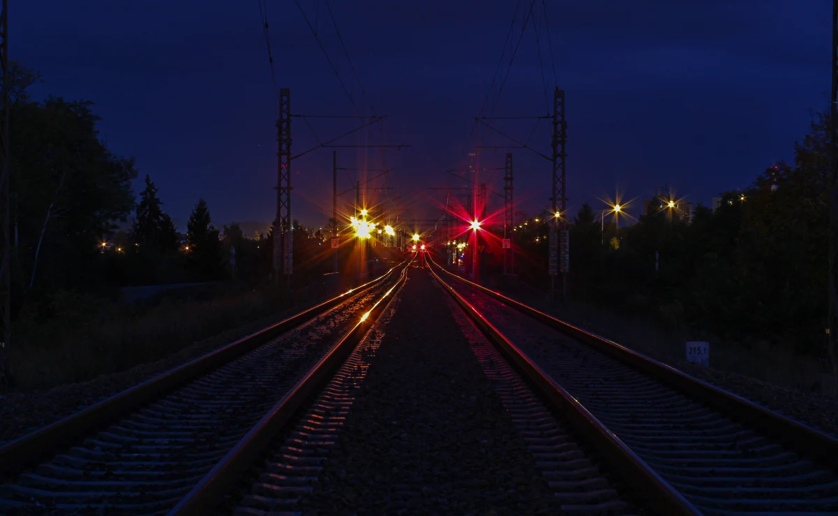 Na trasie Bielsko-Biała – Katowice nie kursowały pociągi. Utrudnienia były pokłosiem śmiertelnego potrącenia człowieka przez pociąg w miejscowości Goczałkowice-Zdrój koło Pszczyny. Informacje dostaliśmy od Słuchacza na Gorącą Linię RMF FM. Potwierdziła nam je policja.