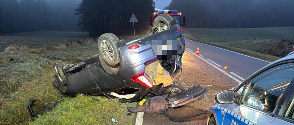 Na jednej z kaszubskich dróg doszło do dachowania samochodu. Okazało się, że pojazdem kierował 32-letni Kolumbijczyk, który ma aktywny zakaz prowadzenia pojazdów mechanicznych.