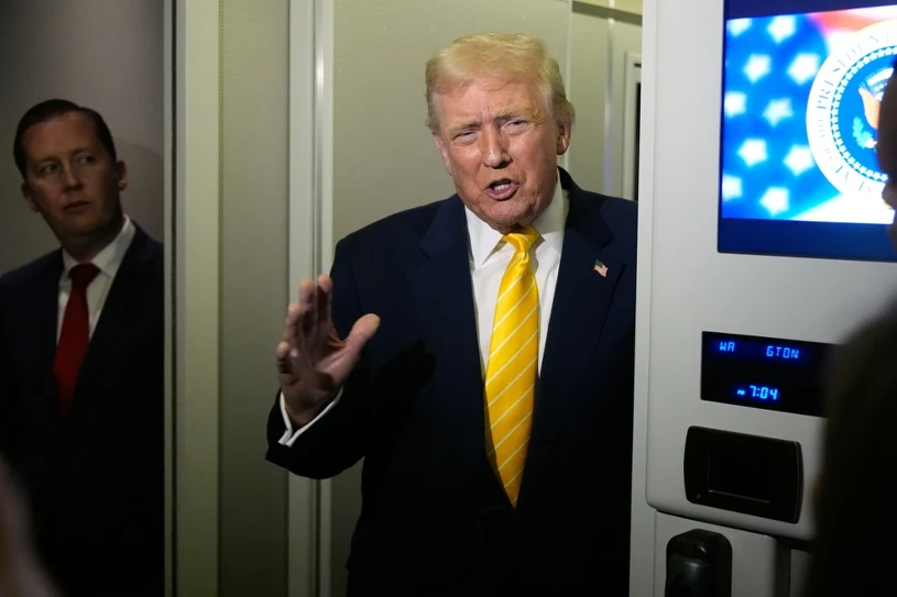 Liczyli na obniżenie ceł. Podarowali Trumpowi złoty zegarek i sztabkę złota