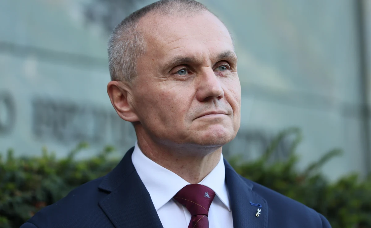 "To jest kolejny etap wojny hybrydowej, którą przeciwko Polsce toczy Rosja. Dedykowałbym to wszystkim, którzy mówią, że to nie jest nasza wojna (...) Nie możemy chować głowy w piasek" - powiedział generał Roman Polko, były dowódca jednostki GROM, który w Radiu RMF24 skomentował akt dywersji, do którego doszło na trasie Warszawa-Lublin we wsi Mika. W wyniku eksplozji ładunku wybuchowego został zniszczony tor kolejowy.