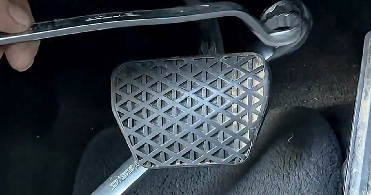 Prosty patent za grosze uratuje auto przed kradzieżą. Złodziej nie da rady