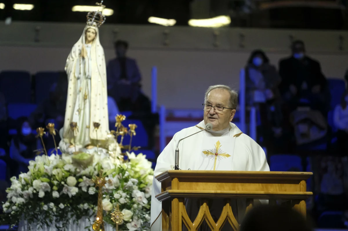O. Tadeusz Rydzyk otrzymał wezwanie do prokuratury w sprawie podejrzeń o nieprawidłowości finansowe związane z Muzeum "Pamięć i Tożsamość" im. św. Jana Pawła II. Przesłuchanie wyznaczono na 8 grudnia. Przypada wówczas 34. rocznica powstania Radia Maryja. "To uderza w całą naszą społeczność, w nasz naród" - ocenił o. Rydzyk. Tymczasem resort kultury chce unieważnienia umów zawartych w przeszłości z fundacją i oczekuje zwrotu 210 mln zł z odsetkami.