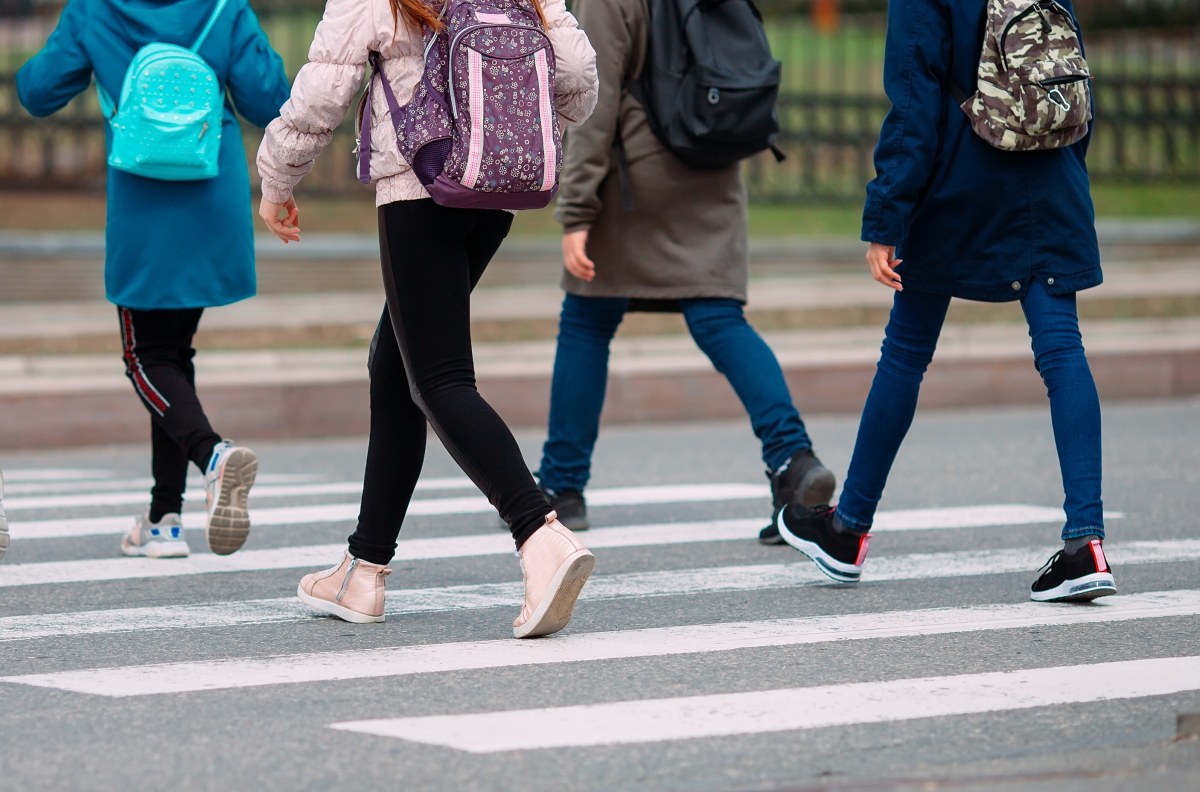 Jeździł czarnym samochodem. Zaczepiał dzieci przed szkołami