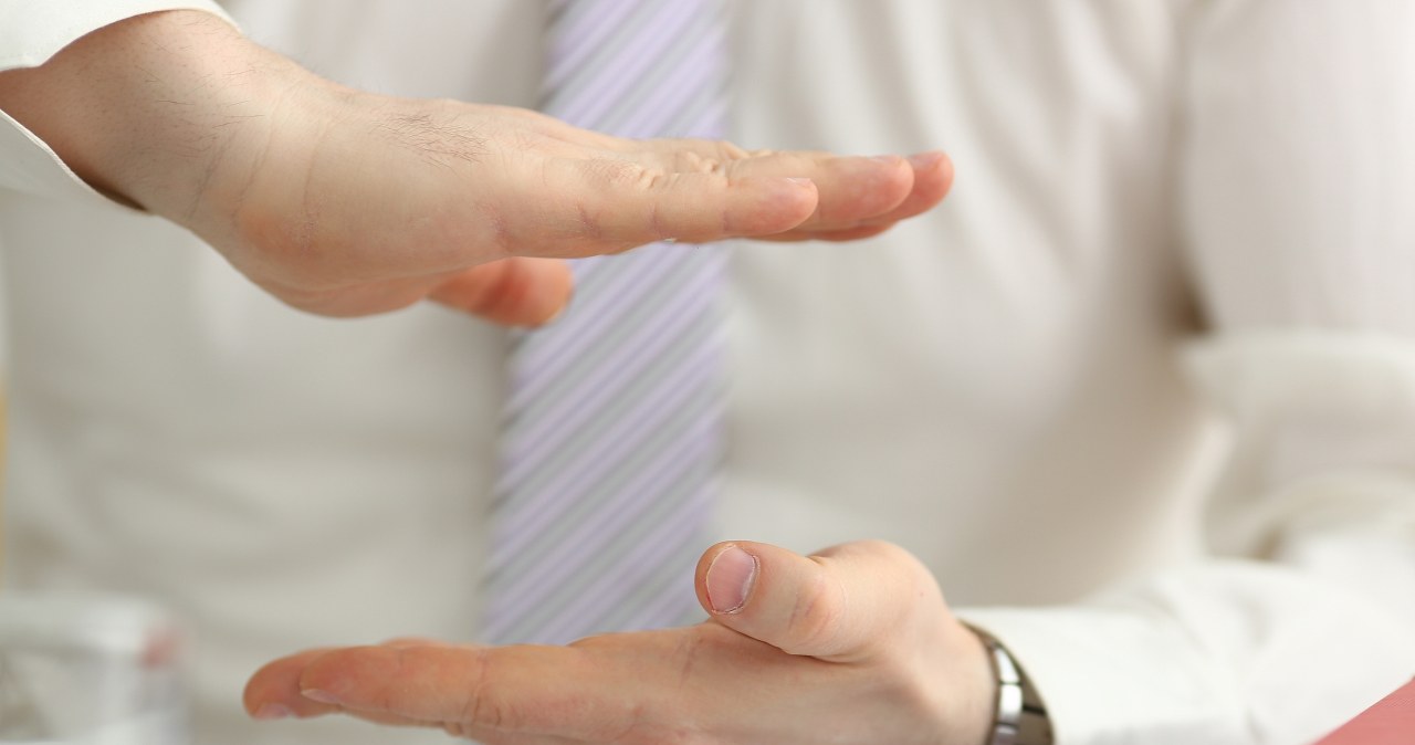 Praworęczny czy leworęczny? Badania mówią, komu w życiu jest łatwiej