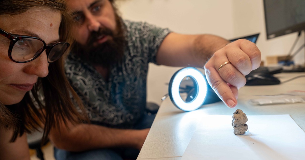 Ma 12 tys. lat. To najstarsza scena człowieka ze zwierzęciem