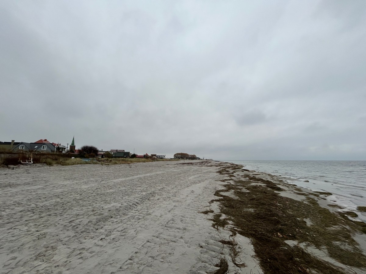 Plaża w Kuźnicy dwa razy szersza. Zakończono prace przy przystani