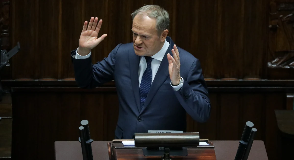 To dwaj obywatele Ukrainy, współpracujący z rosyjskimi służbami, są odpowiedzialni za ostatnie akty dywersji na kolei - poinformował w Sejmie premier Donald Tusk. Jak dodał, mężczyźni uciekli z Polski przez przejście graniczne w Terespolu. 
