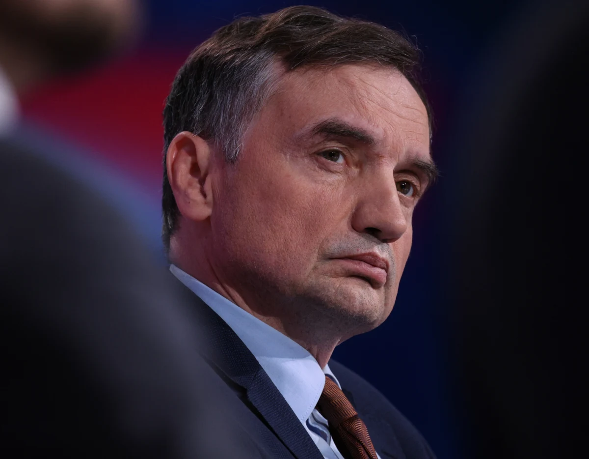 ​Unieważniony został paszport dyplomatyczny byłego szefa MS, posła PiS Zbigniewa Ziobry. Poinformował o tym we wtorek na portalu X wicepremier, szef polskiej dyplomacji Radosław Sikorski.