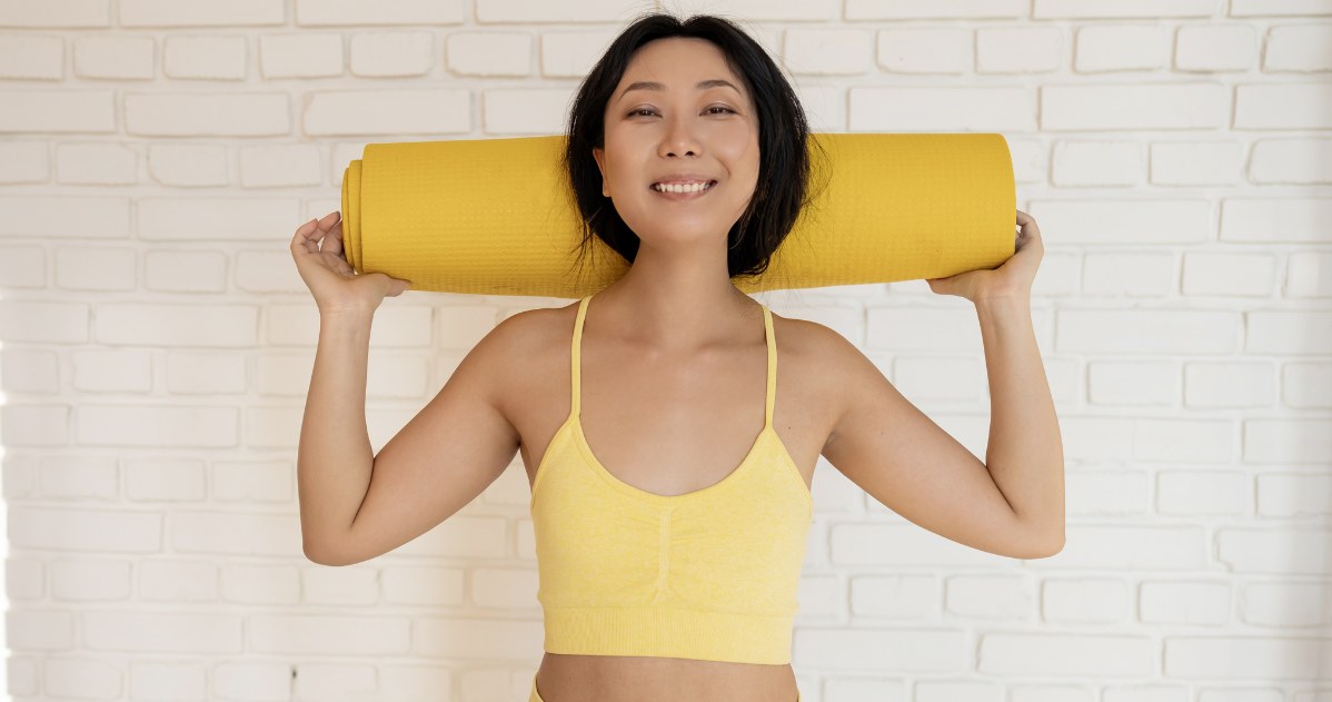 Oponka zniknie, plecy przestaną boleć. Pomoże proste ćwiczenie pilates przy ścianie