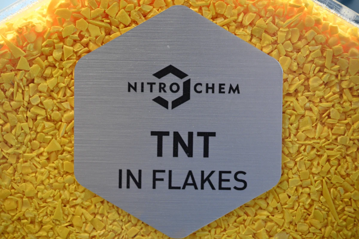 ​Państwowa fabryka Nitro-Chem z Bydgoszczy miała bezpośrednio dostarczać do Izraela materiały wybuchowe - poinformował we wtorek dziennik "Telegraph", powołując się na raport organizacji propalestyńskich. Jego autorzy stwierdzili, że "bez trotylu polskiej produkcji, bezprecedensowa skala i intensywność bombardowań z powietrza, które zabiły dziesiątki tysięcy Palestyńczyków i zniszczyły warunki życia w Strefie Gazy (...) nie byłyby możliwe". Polskie przedsiębiorstwo oświadczyło, że wszystkie działania firmy "są zgodne z obowiązującym prawem międzynarodowym".