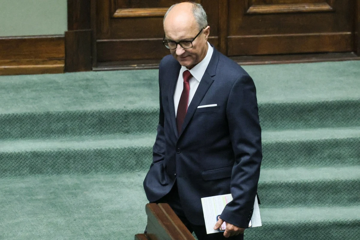 W sprawach międzynarodowych Sejm będzie reprezentowany przez Szymona Hołownię - dowiedział się dziennikarz RMF FM Kacper Wróblewski. Powód jest bardzo prosty: Włodek po prostu boi się latać - słyszymy od jednego z ważnych polityków Lewicy.
