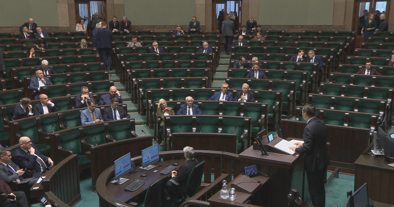 Posłowie PiS wyszli z sali. To reakcja na Sikorskiego