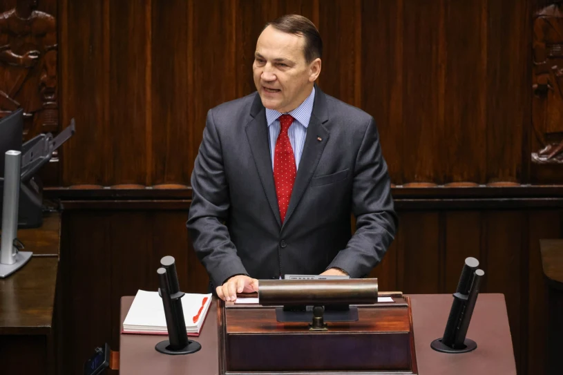 "Akt terroru państwowego". Sikorski o dywersji na kolei