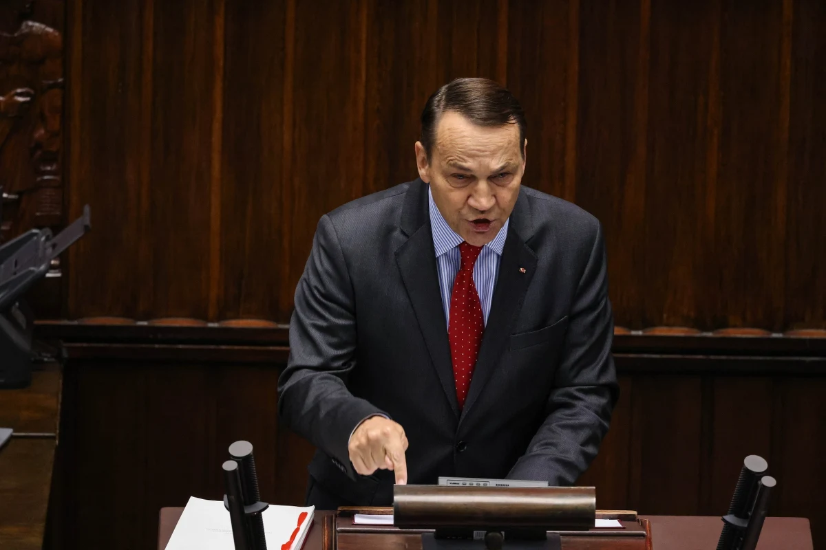 Spotka się to z naszą odpowiedzią, nie tylko dyplomatyczną, o czym będziemy informować w najbliższych dniach - powiedział w wystąpieniu w Sejmie szef MSZ Radosław Sikorski, odnosząc się incydentów na kolei. "Tym razem był to akt nie tylko dywersji jak poprzednio, lecz akt terroru państwowego, gdyż jasną intencją było spowodowanie ofiar w ludziach" - mówił wicepremier.