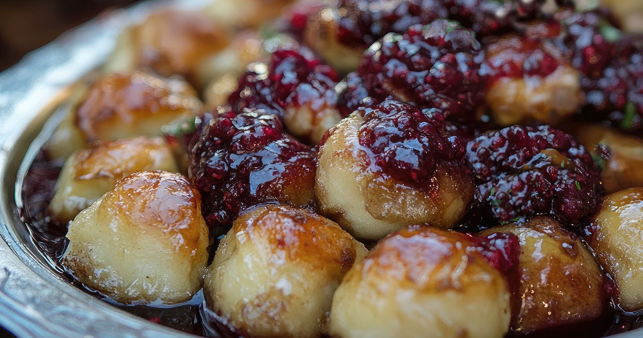 Obiad za mniej niż 10 zł? Oto chlebowe kluski z karmelizowaną cebulką