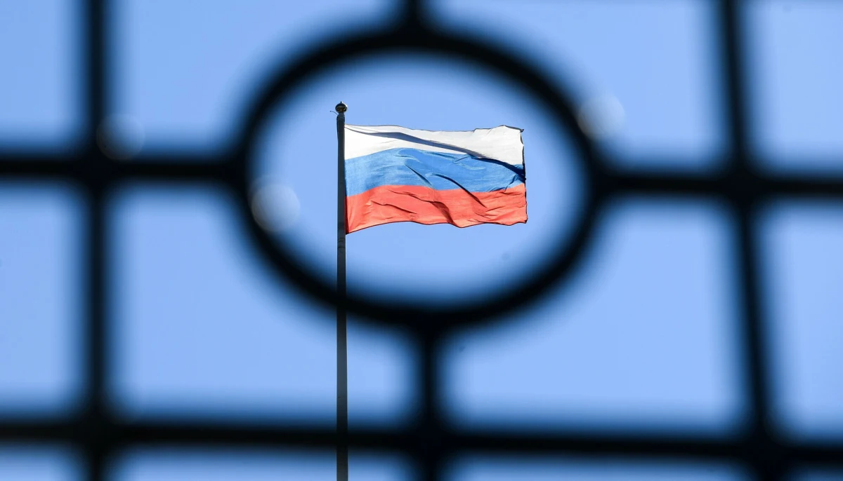 Kraje Zachodu, w tym m.in. Polska, walczą z Rosją o ekstradycję Jarosława Michajłowa. 37-latek, podejrzany o kierowanie akcją dywersyjną w Europie latem 2024 r., przebywa obecnie w Azerbejdżanie, do którego uciekł po serii eksplozji w Lipsku, Jabłonowie i Birmingham. W sprawę po jednej stronie zaangażował się m.in. Interpol, a z drugiej szefowie FSB, SWR i GRU, co tylko świadczy o tym, jak ważny dla Kremla jest ten rosyjski agent.