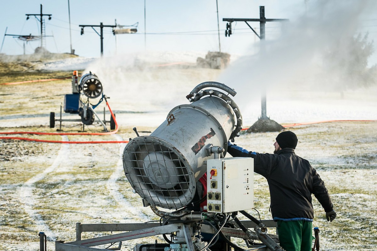Armatki śnieżne już działają. Gdzie i kiedy ruszą pierwsze wyciągi?