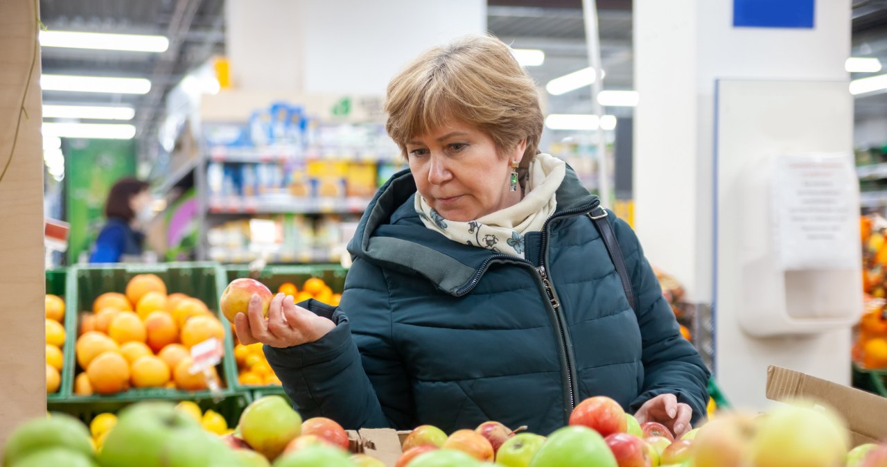 W sekundę sprawdzisz jakość owoców. Ten trik z wagą zawsze działa