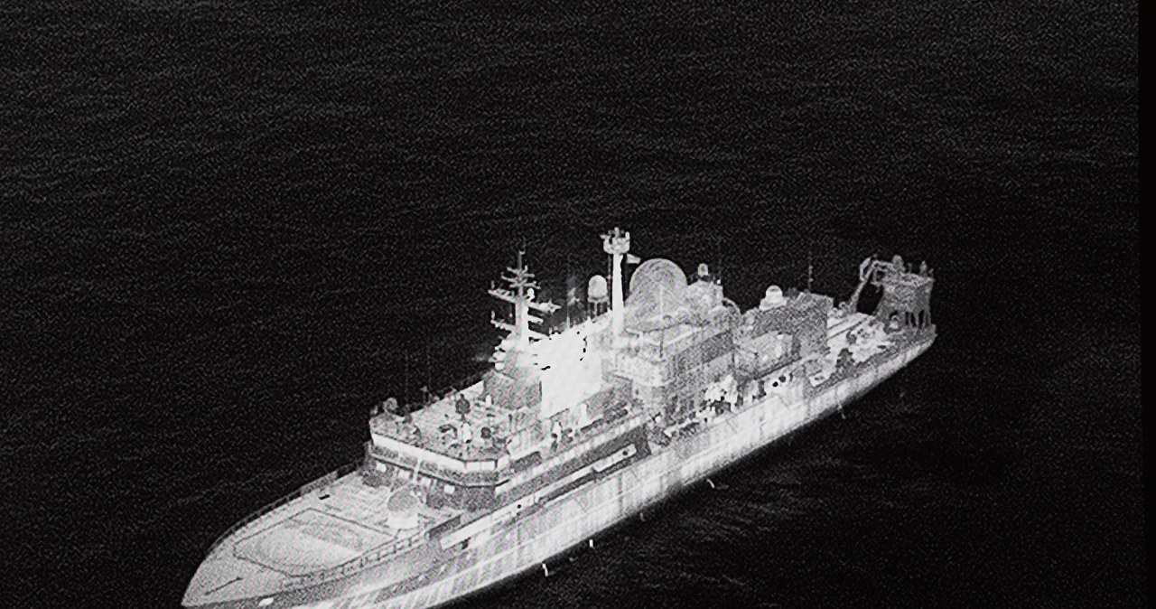 Rosyjski statek szpiegowski w pobliżu Wielkiej Brytanii. "Widzimy was"